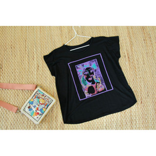 Cotton x T-shirt  สกรีนลายสวย สีดำ อก 36  Code : 604(5)