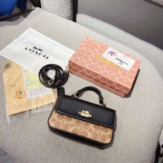 กระเป๋า Coach โค้ช bag ทรงคล้ายคลาสสิค มีสายสะพายพร้อมหูถือ ตัวหนัง lamp สีดำ โลโก้ทอง