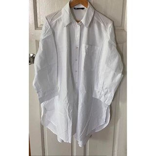 ZARA x cotton x M x Dress shirt ขาวสะอาด ใส่ oversize น่ารักมาก ป้ายคอลใหม่ Tag ครบ อก 54 ยาว 35  Code : 744(6)