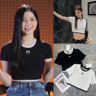 Moon jennie crop top🌙🤍🖤 รุ่นสุดฮิตแบบน้องอาสะ ! เสื้อครอปแขนสั้นสุดคิ้วท์ อกปักโลโก้แบรนด์ดัง รุ่นนี้กำลังฮิตมากเลยค่ะ