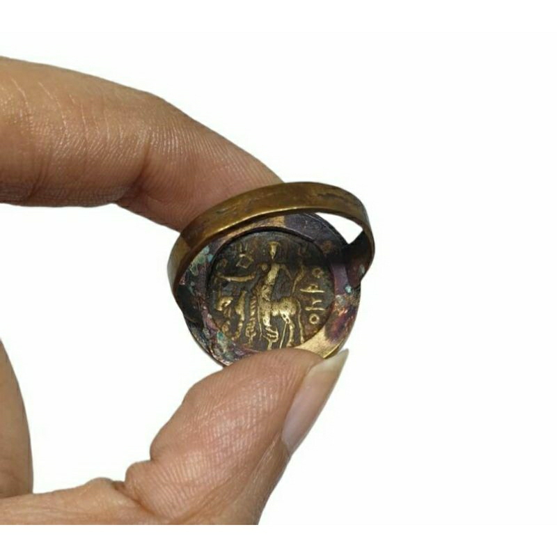 แหวนทองเหลือง-แหวนแกะสลักโรมัน-กรีกโบราณ-ขนาด-58-rare-unique-roman-greek-brass-intaglio-engraved-ring-size-58-or-8-5us