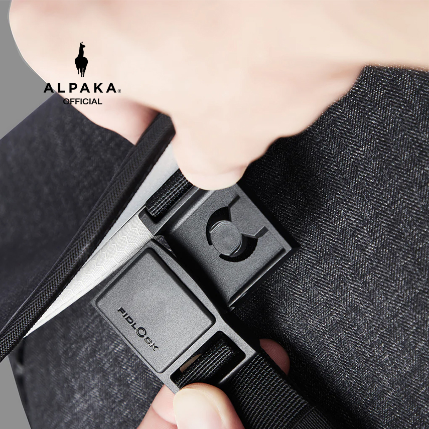 กระเป๋า-alpaka-alpha-messenger-สี-graphite-grey