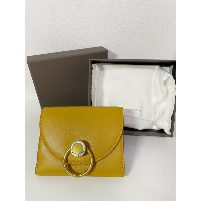 กระเป๋าสตางค์-charles-amp-keith-สีเหลือง-อุปกรณ์ครบ-ของแท้100