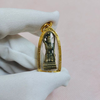 พระแม่ธรณีบีบมวยผมทองเหลือง จี้พระรูปหล่อลอยองค์พระแม่ธรณีบีบมวยผม ความอุดมสมบูรณ์ การค้าขายร่ำรวยและอยู่เย็นเป็นสุข
