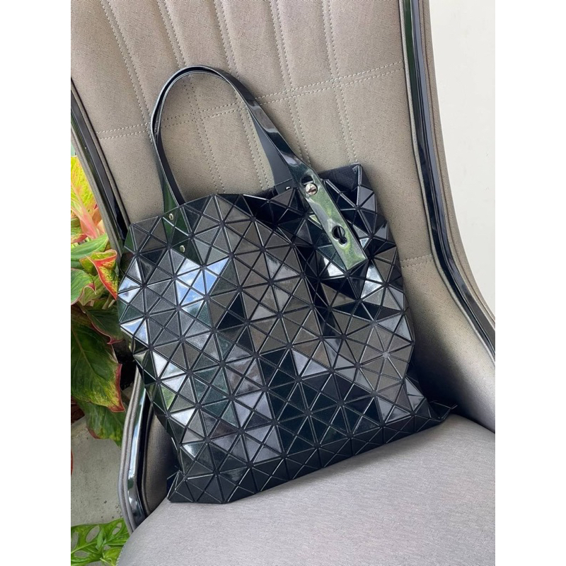 baobao-issey-miyake-prism-frost-tote-bag