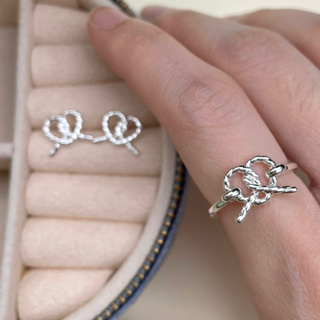 ต่างหูและแหวน Pretzel earrings &amp; ring