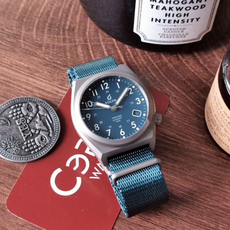 นาฬิกา-boldr-venture-blue-fuel-ตัวเรือนไทเทเนียม-ออโต้-พร้อมหน้าปัดสีน้ำเงิน-แบบมีวันที่