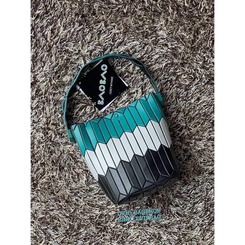 bao-bao-issey-miyake-small-bucket-แท้