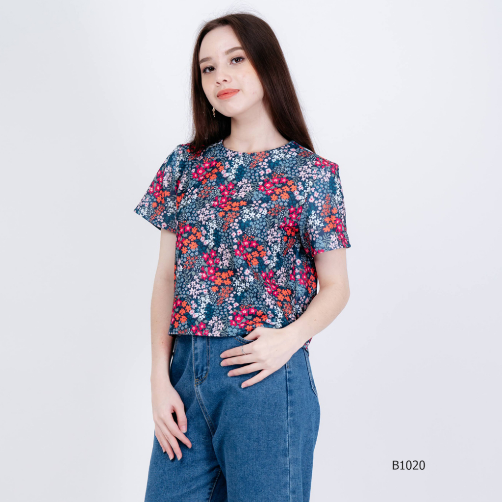 amila-blouse-am-b1020-คูชั่นปริ้นท์-แขนสั้น-igpu23-3