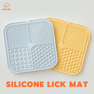 Bite Me Silicone Lick Mat จานอาหาร แผ่นเลียสำหรับสุนัข จานเลียติดผนัง นำเข้าจากประเทศเกาหลี KR