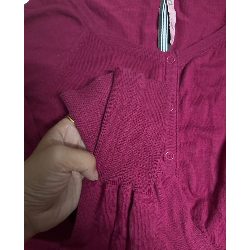 เสื้อคาดิแกนครอป-แขนยาวสีแดง-size-m-แบรนด์cotton-on-ของแท้-มือสองสภาพดีมาก