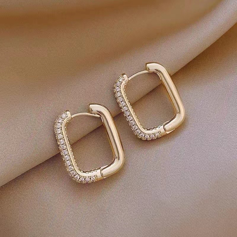 hs259-1คู่-ต่างหูห่วงเพชร-u-shape-งานพรีเมี่ยม-crystal-hoop-earrings-ห่วงล็อค-ต่างหูห่วงล็อค-ไม่ลอก-ไม่ดำ