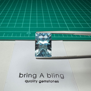 บลูโทแพส swiss blue topaz ขนาด 7.0 ct (13x9x6.5มม.) สวยมากๆเจียระไนด้วยเลเซอร์ เหลี่ยมแปลกตา ไฟเต็ม ใสไร้ตำหนิ