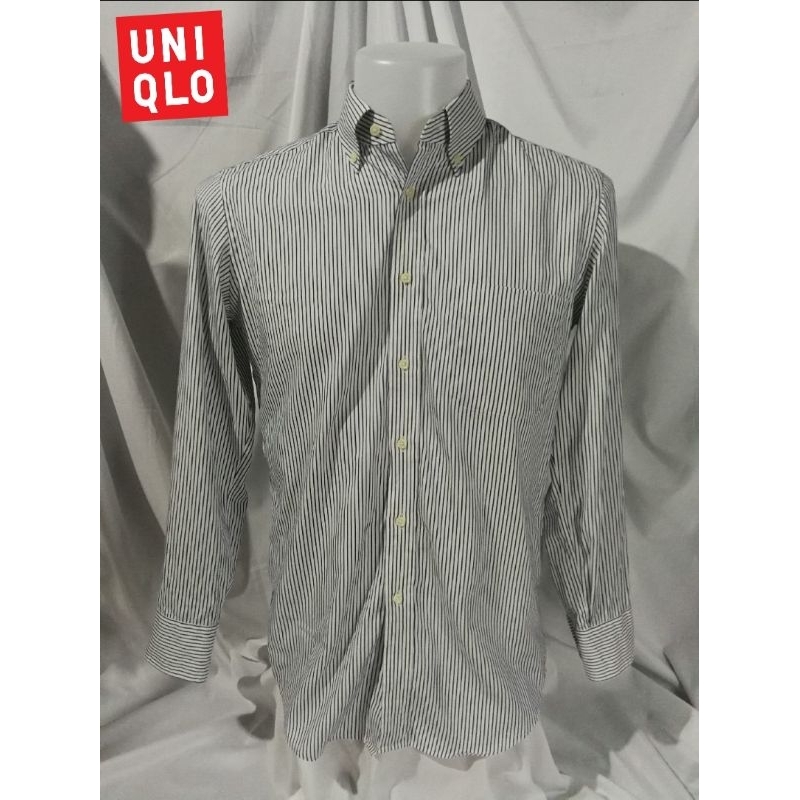 uniqlo-brand-2nd-hand-เสื้อเชิ้ตแขนยาวลายทางสีน้ำเงิน-ผ้าฝ้าย-100-size-m-made-in-china-แท้มือสองกระสอบนำเข้า