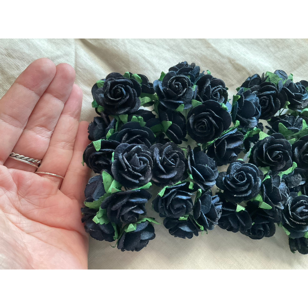 ดอกไม้กระดาษสากุหลาบสีน้ำเงินกรมค่อนดำ-ขนาดกลาง-50-ชิ้น-ดอกไม้ประดิษฐ์สำหรับงานฝีมือและตกแต่ง-พร้อมส่ง-f03