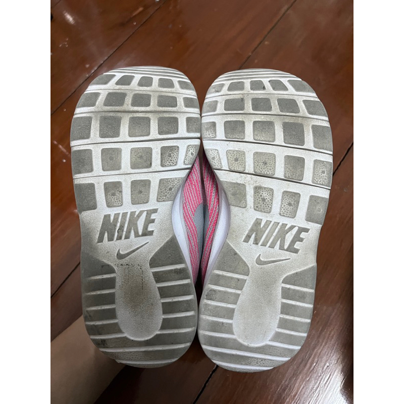 รองเท้าผ้าใบเด็ก-nike-ของเท้-มือสอง