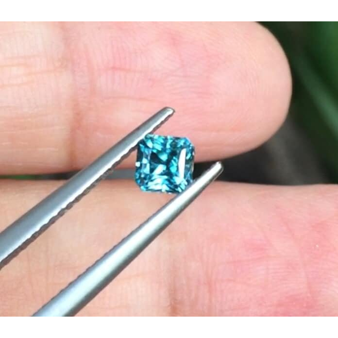 พลอยเพทาย-blue-zircon-นน0-77กะรัต