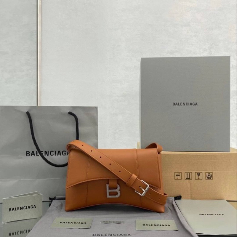 กระเป๋าแบรนด์เนม-balenciaga-bag-มาเเล้ว-งานสุดสลับแท้เป็นงานที่คุณภาพดีมาก