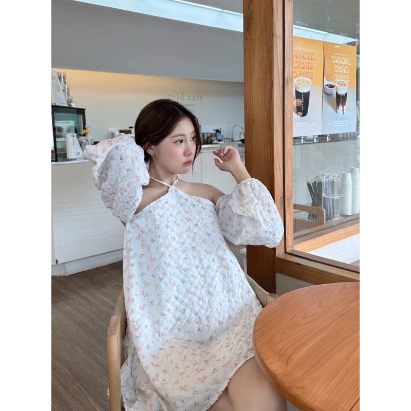 มินิเดรสคล้องคอแขนยาวลายดอกไม้