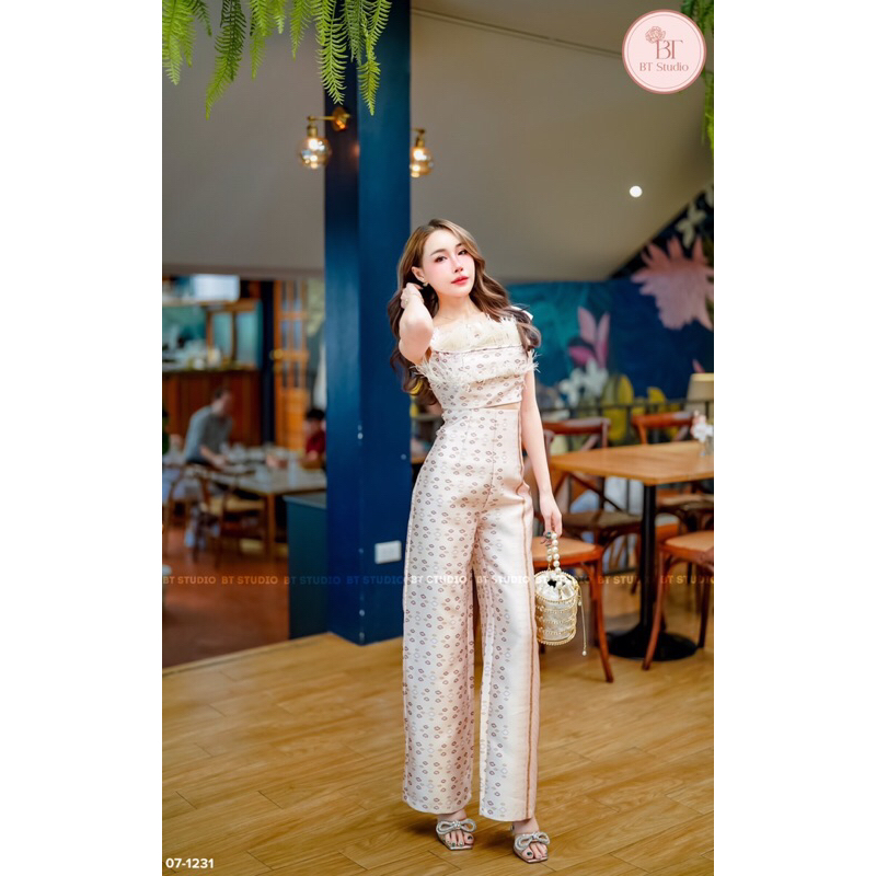 เซ็ตเสื้อครอปปาดไหล่-กางเกงขายาว-code-07-1231-ชุดทำบุญ-ชุดออกงาน-ชุดไปคาเฟ่-งานป้ายbt