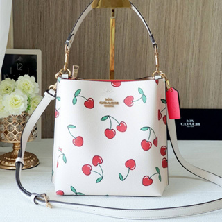💚แท้💯 พร้อมส่ง💚 Mollie Bucket Bag 22 With Heart Cherry Print