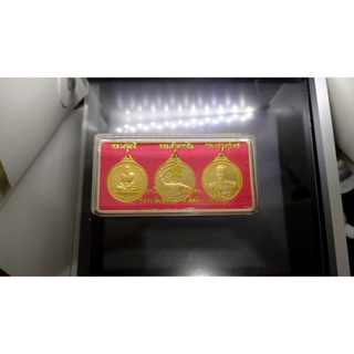 ชุดเหรียญกาหลั่ยทอง ที่ระลึกสร้างอนุสาวรีย์พระเจ้าตาก หน่วยสงครามพิเศษทางเรือ(หน่วยซีล) สร้าง 2543