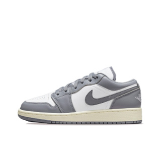 รุ่นฮิต ของมันต้องมี Jordan Air Jordan 1 Low Vintage Grey ของแท้ 100% 553560-053