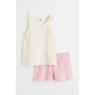 H&amp;M [เซต 2 ชิ้น] ชุดเด็กผู้หญิง เซตเสื้อกล้าม และกางเกงขาสั้นผ้าคอตตอนยืด กางเกงสีชมพูอ่อน เสื้อสีขาวธรรมชาติ