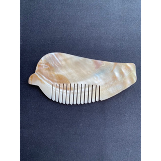 กระดานขูดเปลือกหวีหอยมุกธรรมชาติ Natural Pearl Oyster Comb Shell Scraping Board