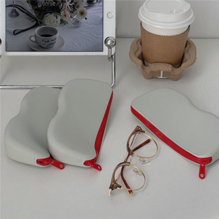 blinkgirl 〰️ พร้อมส่ง 🤍 กล่องใส่แว่น แบบพกพก วัสดุเป็นซิลิโคน ช่วยประหยัดพื้นที่ในกระเป๋าได้เยอะเลยน้า ขนาด 17.5*8.3cm