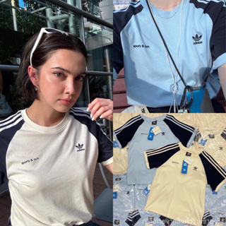 Adi x sporty T-shirt🤍🩵 (350฿ฟรีส่ง) เสื้อยืดรุ่นใหม่ ดีเทลแต่งแขนตัดสีทูโทน ลายสกรีนนูนเป็นกำมะหยี่เนื้อนิ่มๆ valen