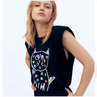 แท้ 💯% Used Zara Artistic Lunareta Cat Lover Graphic size M เสื้อยืดแบรนด์ สีดำ ลายแมว ดีไซน์น่ารักมาก แขนกุด เสริมไหล่