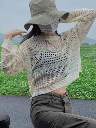 สินค้าพร้อมส่งไม่ต้องรอจ้า ✨CTB8087✨ เสื้อไหมพรมแขนยาว แต่งรู สไตล์สาวเกาหลีฤดูร้อน free size สีขาว