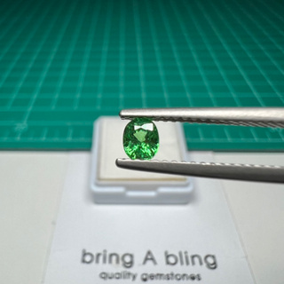 โกเมนสีเขียว (Tsavorite garnet) 0.32 ct (4.4x3.5x2.7)มม  สีเขียวสด สวยมากก ไฟเต็ม