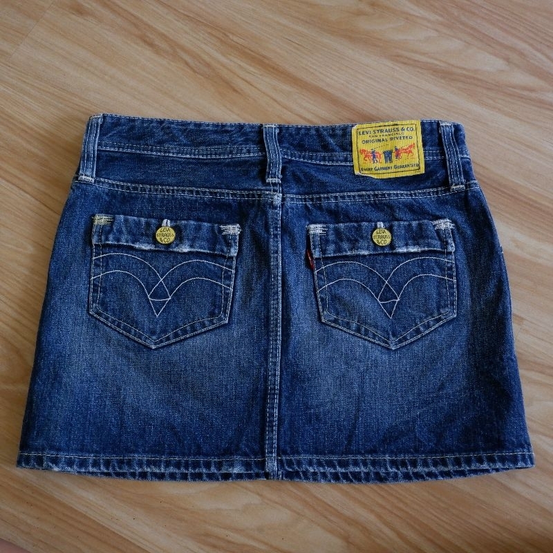 กระโปรงยีนส์-ลีวาย-levis-ทรงสั้น-ทรงเอ-มือสอง-ของแท้-พร้อมส่ง