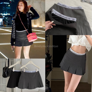 ภาพหน้าปกสินค้าพร้อมส่ง📌SCULPTOR APPAREL SKIRT🖤 (S,M 420฿ฟรีส่ง) กระโปรงสั้น ขอบเอวดีไซน์ยางยืดสปอร์ต ทอเป็นลายแบรนด์ดัง valen wg.we ที่เกี่ยวข้อง