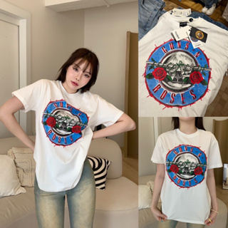 " Guns Rose  T-Shirt" แบรนด์ ดังตัวนี้เนื้อผ้าดี ไม่เคยทำให้ผิดหวังอยู่แล้วคะ เนื้อผ้า ซักแล้ว ไม่ย้วย