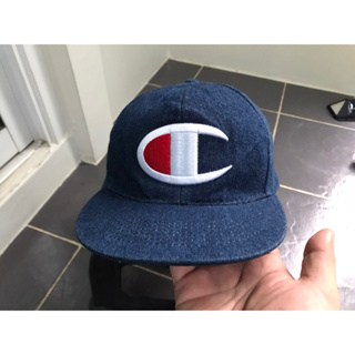 หมวก Champion denim  สภาพใหม่ มีเลอะเล็กๆ1จุด ราคา 280฿