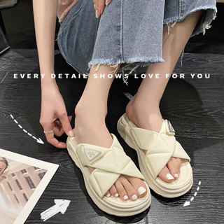 ภาพหน้าปกสินค้าSukky มาใหม่✨รองเท้าแฟชั่น รองเท้าผู้หญิง ทรงสวยใส่แล้วเท้าดูเรียว😍งานใหญ่งานเล็กก็เป๊ะปัง ดีไซน์สวยหรูดูแพง ที่เกี่ยวข้อง