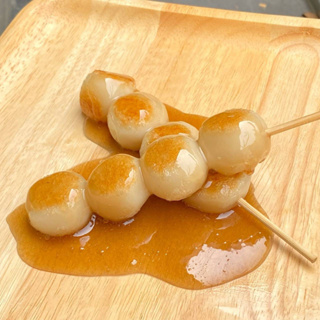 มิทาราชิ ดังโงะ ขนมสไตล์ญี่ปุ่น เซ็ท 2 ไม้ พร้อมซอสมิตาราชิหอมๆหวานอร่อย