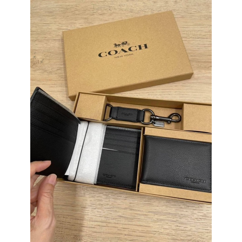 coach-short-wallet-box-set-พร้อมกล่อง-f64118-เซ็ทกระเป๋าสตางค์ชาย-หนังแท้-สีดำ-พวงกุญแจ