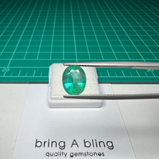 มรกต แซมเบีย น้ำหนัก 1.90 ct (9.5x7.5x4.8mm) พลอยสีหวาน มีตำหนิชั้นหินธรรมชาติ