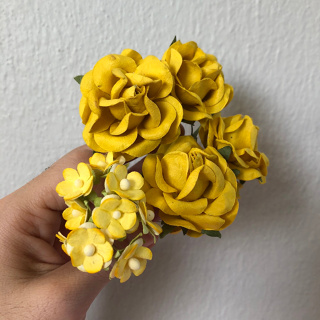 ดอกไม้กระดาษสาดอกไม้กุหลาบขนาดเล็กและใหญ่สีเหลือง 15 ชิ้น ดอกไม้ประดิษฐ์สำหรับงานฝีมือและตกแต่ง พร้อมส่ง F274