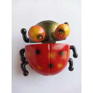 โมเดลเรซิ่นรูปสัตว์แปลกตา "Ladybug" Whimsical Animal Resin Model with Interactive Coil Spring Movement