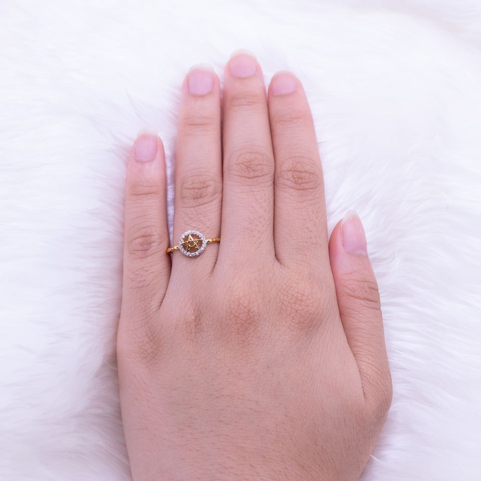 แหวนดาวฝังเพชรล้อม-เป็นวงกลมสวยๆ-แหวนเพชร-แหวนทองเพชรแท้-ทองแท้-37-5-9k-me875