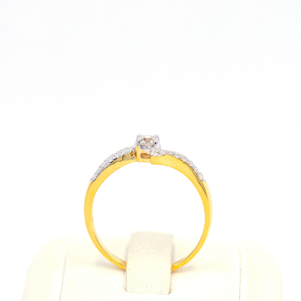 แหวนชู-บ่าคู่ฝังเพชร-ก้านบิด-แหวนเพชร-แหวนทองเพชรแท้-ทองแท้-37-5-9k-me934