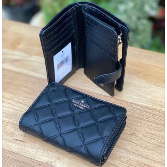 กระเป๋าสตางค์สีดำ-ใบกลาง-2-พับ-wlru6344-kate-spade-natalia-medium-compact-bifold-wallet