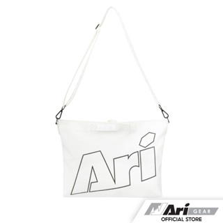 ARI SHOULDER BAG - WHITE/BLACK กระเป๋าสะพายไหล่ อาริ สีขาว