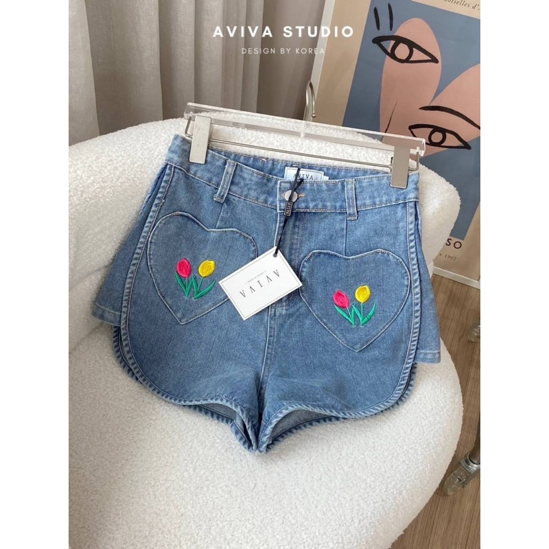 aviva-studio-ยีนส์ขาสั้นแต่งกระเป๋าหลอกรูปหัวใจปักดอกทิวลิป
