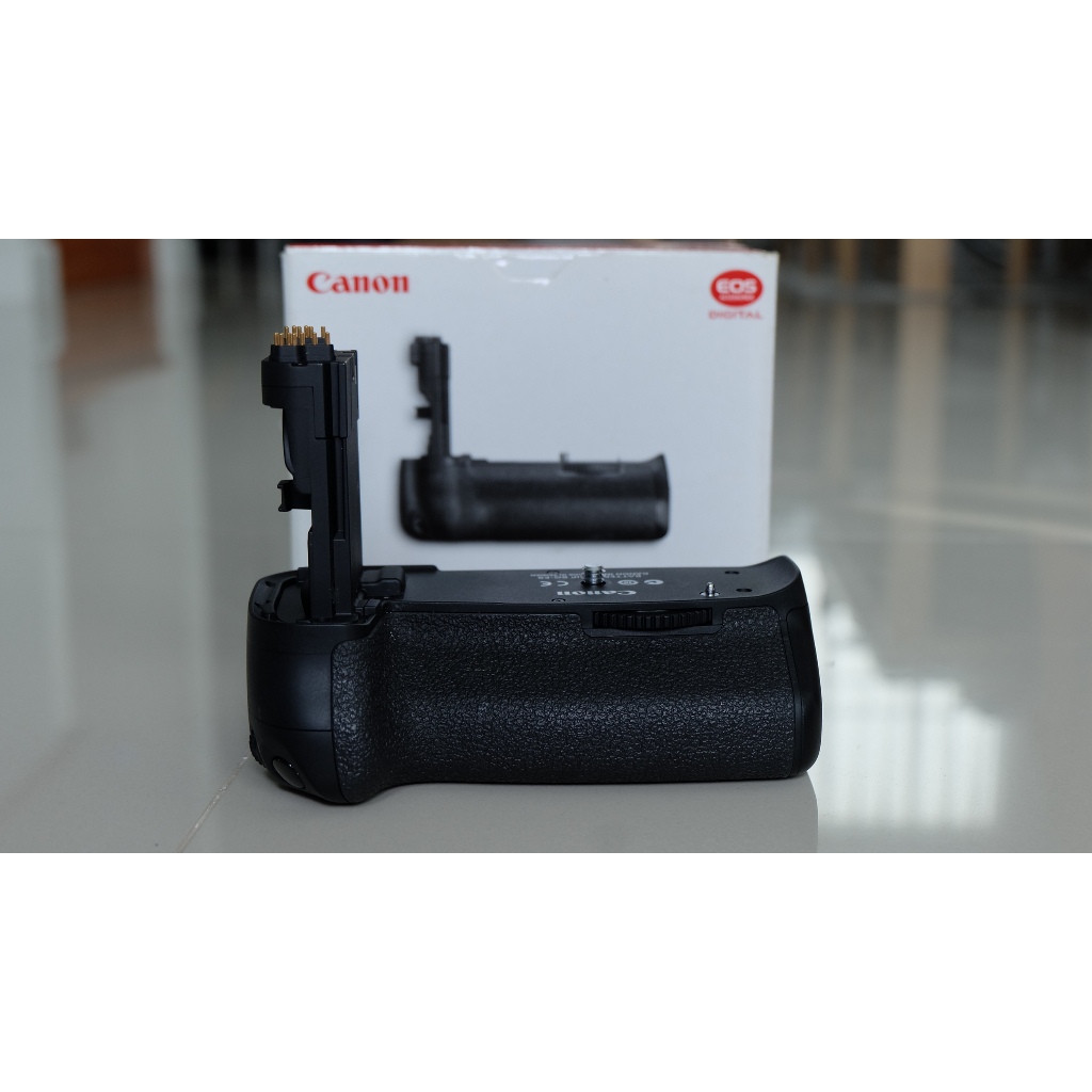 canon-bg-e9-battery-grip-for-eos-60d-ของแท้-รางแบตเตอรี่-lp-e6-รางถ่าน-ขนาด-aa-ครบกล่อง